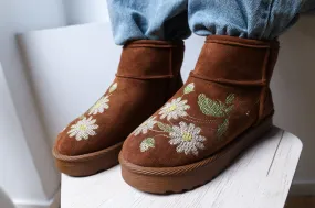 Winter Rose Embroidered Boots - Havan